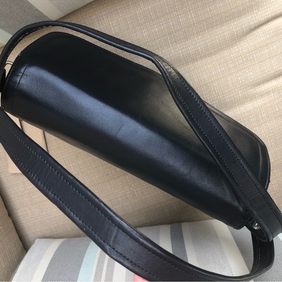 Vintage Early 80’s Black leather Adjustable Strap Small Shoulder Messenger Bag - Picture 12 of 17